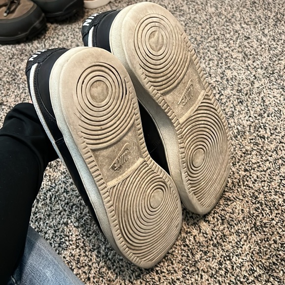 Nike shoes - Picture 3 of 3